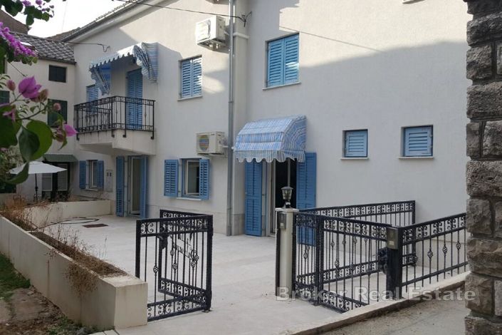 Image No.2-6 Bed Villa for sale