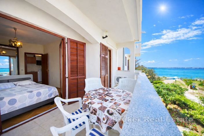 Image No.8-16 Bed Villa for sale