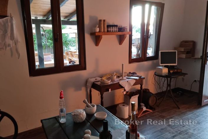 Image No.5-Commercial de 8 chambres à vendre à Vodice