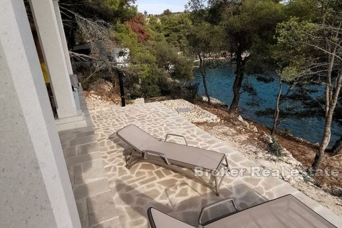 Image No.2-8 Bed Villa for sale
