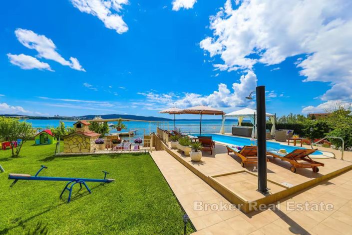 Image No.2-5 Bed Villa for sale