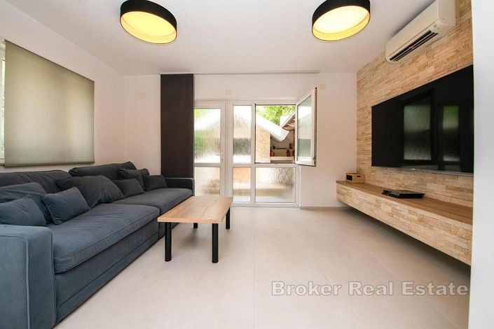 Image No.2-Villa de 4 chambres à vendre à Ciovo