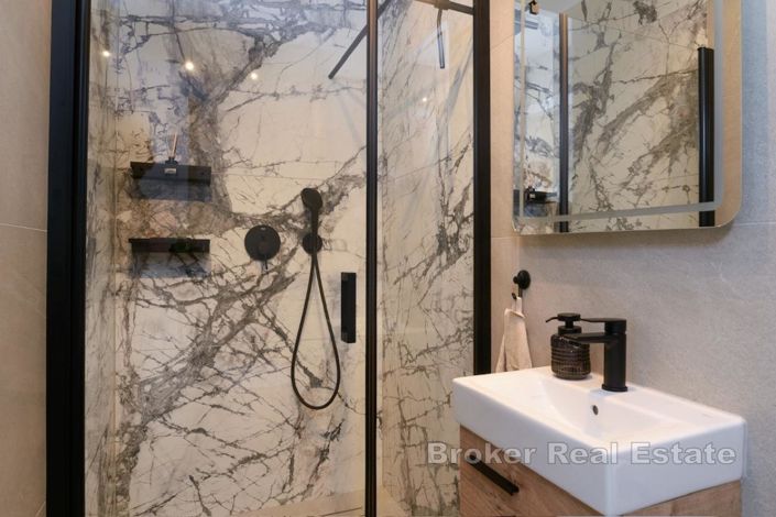 Image No.12-4 Bed Apartment for sale