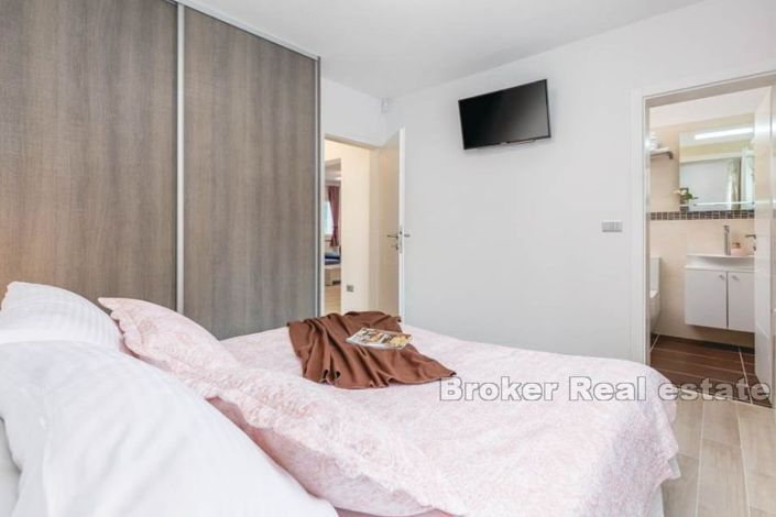 Image No.10-2 Bed Villa for sale