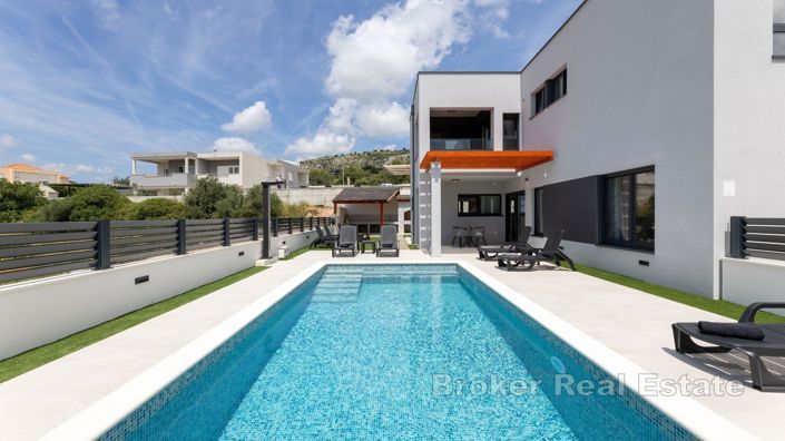 Image No.2-Villa de 5 chambres à vendre à Trogir