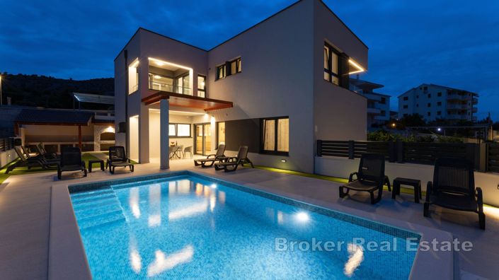 Image No.20-Villa de 5 chambres à vendre à Trogir