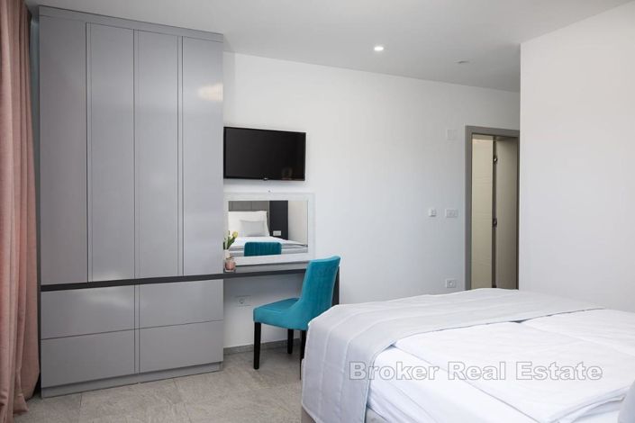 Image No.10-8 Bed Villa for sale