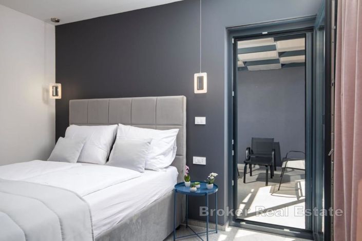 Image No.11-8 Bed Villa for sale