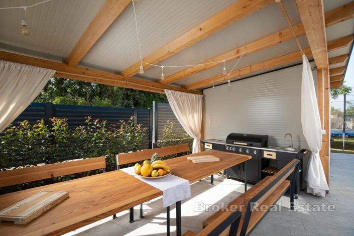 Image No.3-8 Bed Villa for sale