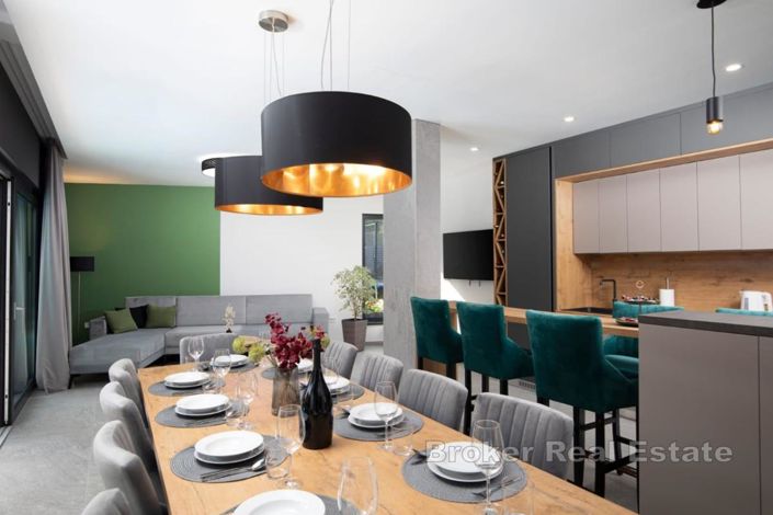 Image No.5-8 Bed Villa for sale