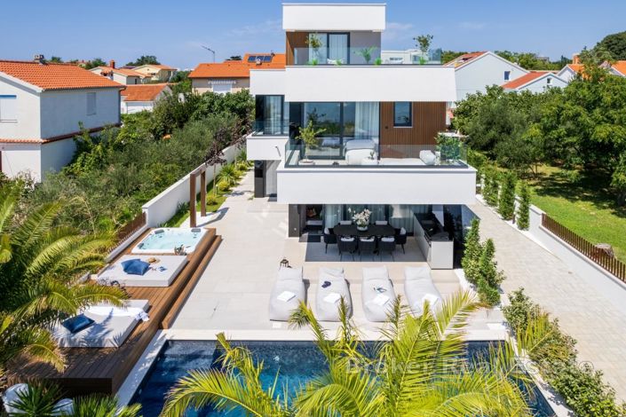 Image No.2-4 Bed Villa for sale