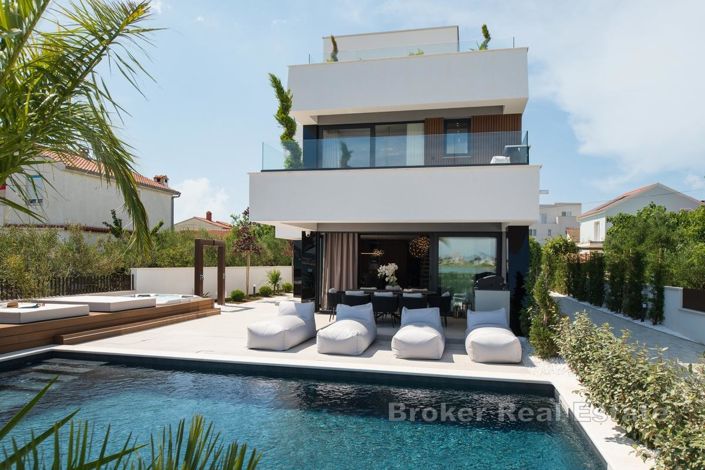 Image No.5-4 Bed Villa for sale