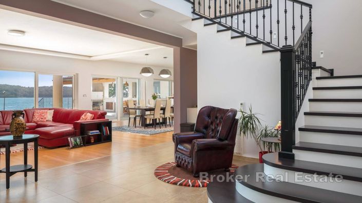 Image No.10-7 Bed Villa for sale