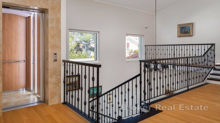 Image No.17-7 Bed Villa for sale