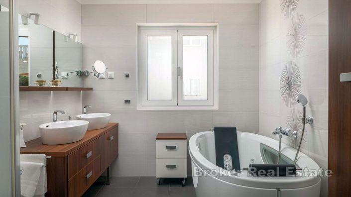 Image No.18-7 Bed Villa for sale