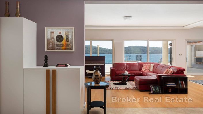 Image No.8-7 Bed Villa for sale