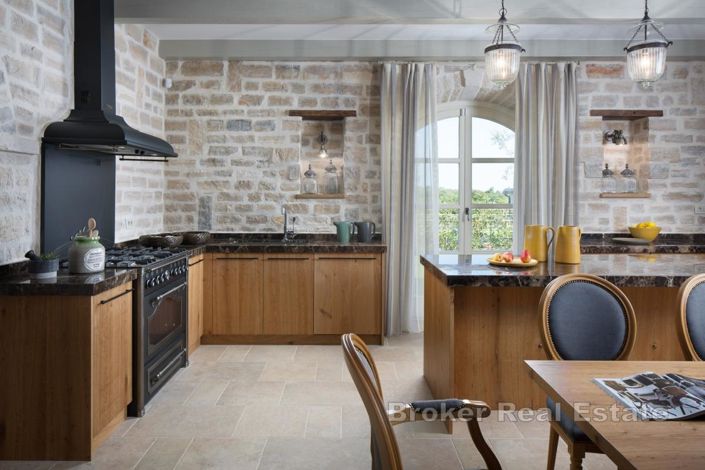 Image No.7-5 Bed Villa for sale