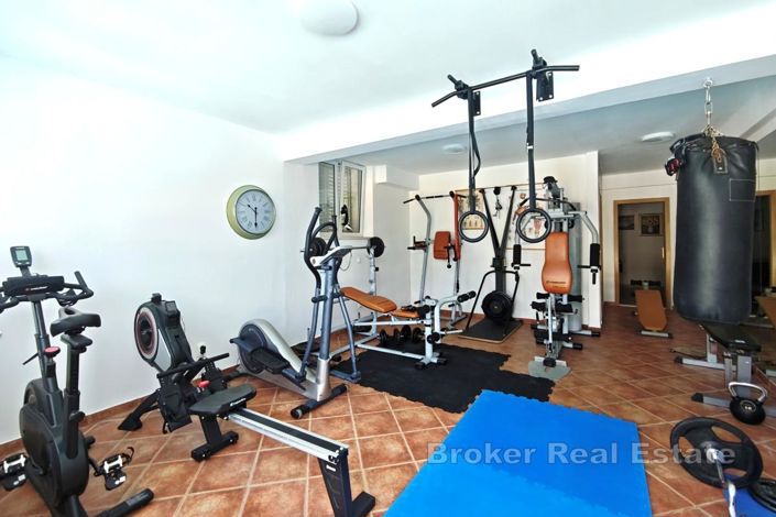 Image No.17-9 Bed Villa for sale