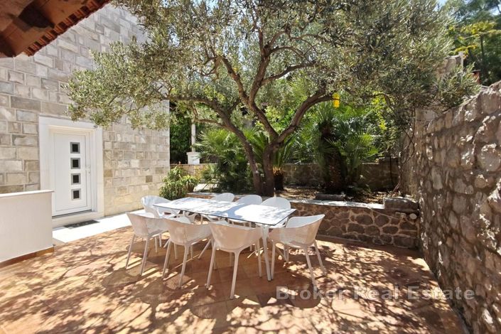 Image No.5-9 Bed Villa for sale