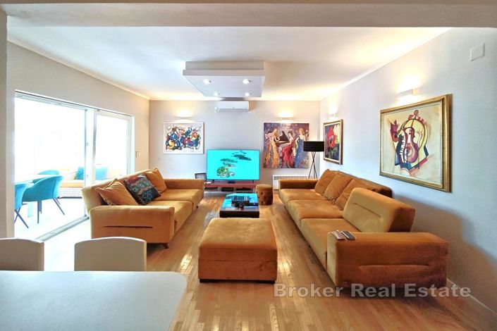 Image No.7-9 Bed Villa for sale