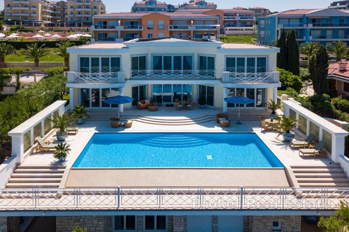 Image No.2-Villa de 3 chambres à vendre à Umag