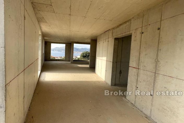 Image No.8-12 Bed Villa for sale