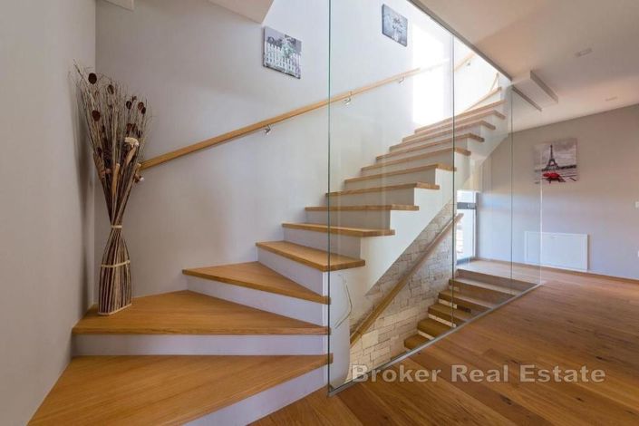 Image No.12-3 Bed Villa for sale