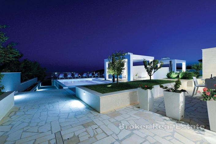 Image No.16-24 Bed Villa for sale