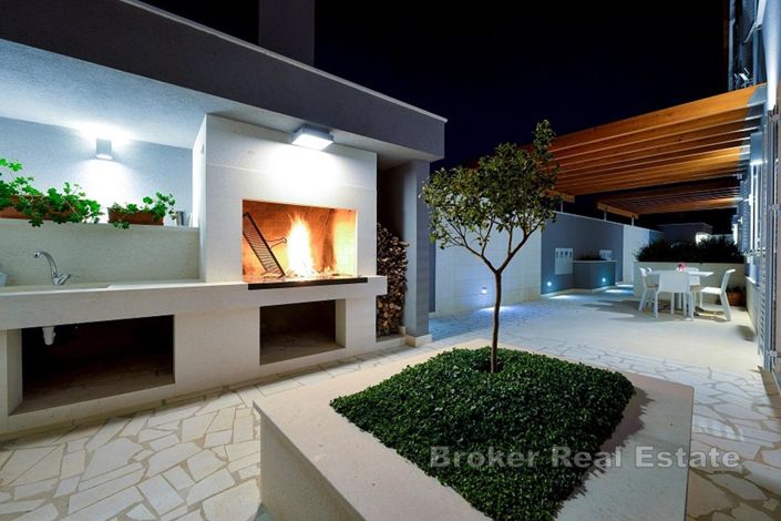 Image No.17-24 Bed Villa for sale