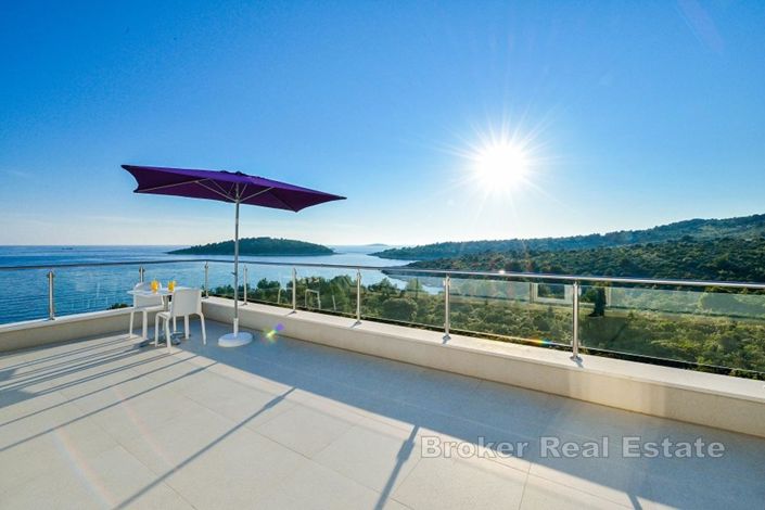 Image No.19-24 Bed Villa for sale