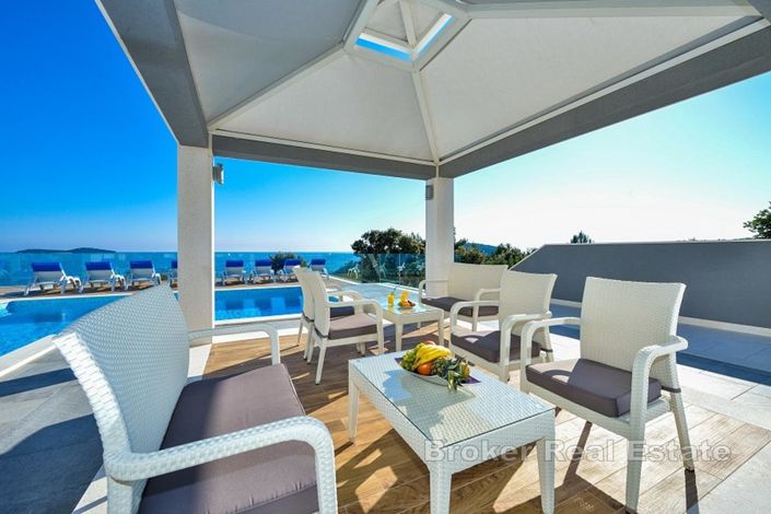 Image No.4-24 Bed Villa for sale