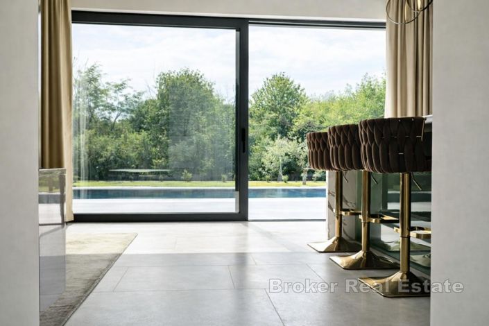 Image No.5-5 Bed Villa for sale