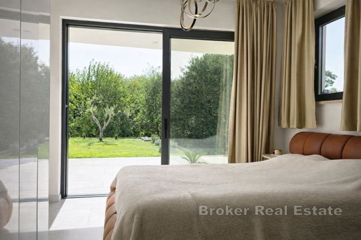 Image No.9-5 Bed Villa for sale