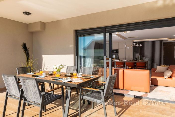 Image No.3-4 Bed Villa for sale