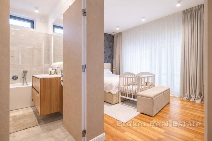 Image No.18-4 Bed Villa for sale