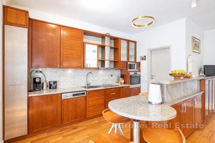 Image No.8-4 Bed Villa for sale