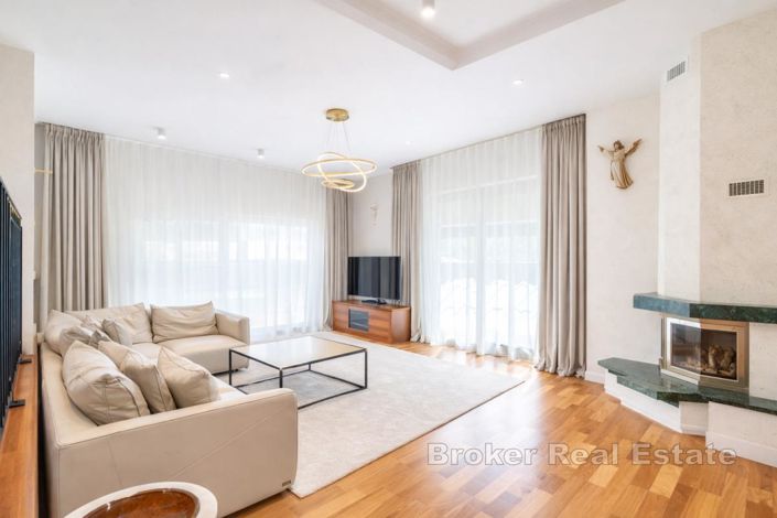 Image No.9-4 Bed Villa for sale