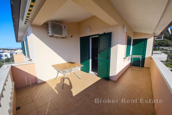 Image No.18-12 Bed Villa for sale