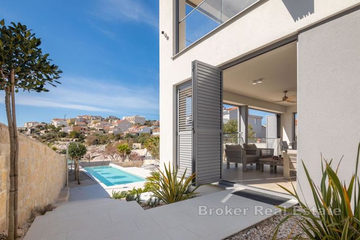 Image No.5-6 Bed Villa for sale