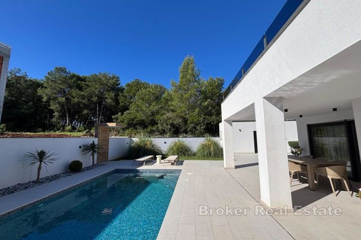 Image No.2-4 Bed Villa for sale