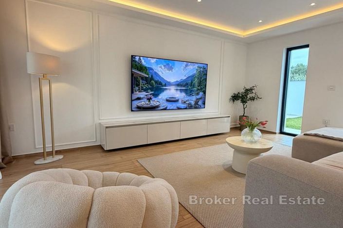 Image No.4-4 Bed Villa for sale