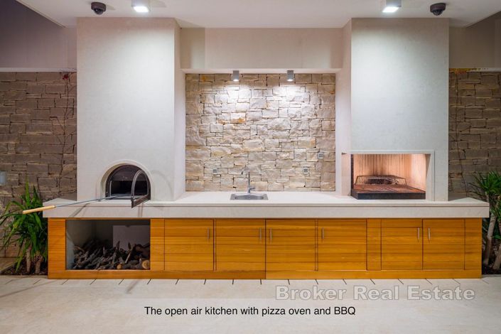 Image No.10-6 Bed Villa for sale