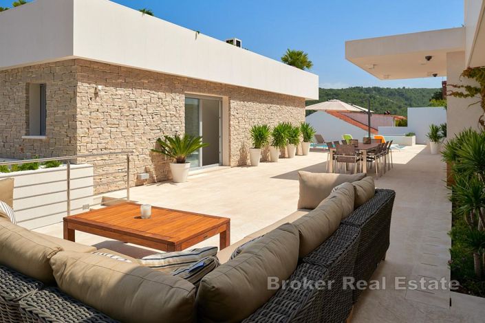 Image No.9-6 Bed Villa for sale