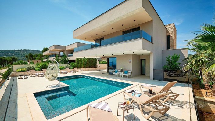 Image No.2-Villa de 12 chambres à vendre à Trogir