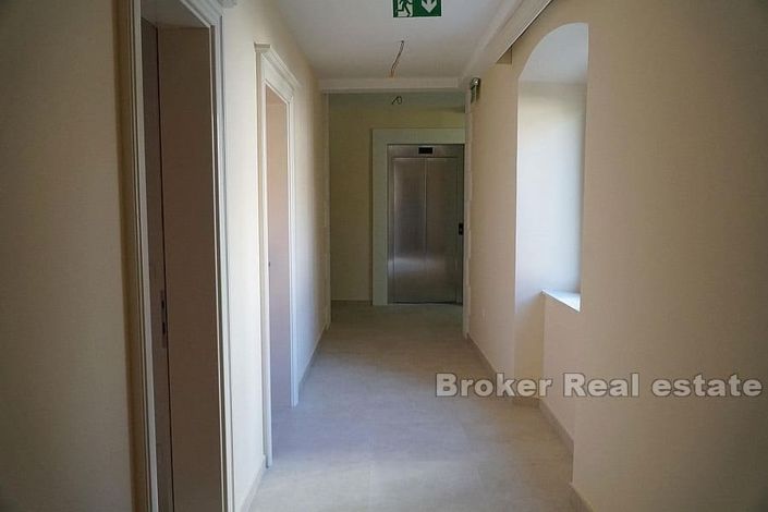 Image No.10-13 Bed Hotel for sale