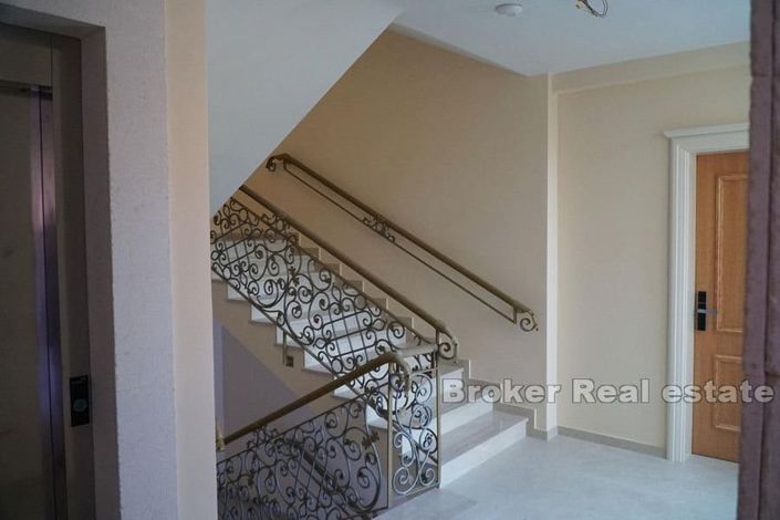 Image No.9-13 Bed Hotel for sale