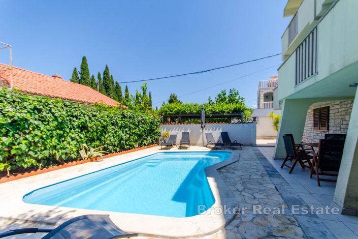 Image No.2-5 Bed Villa for sale