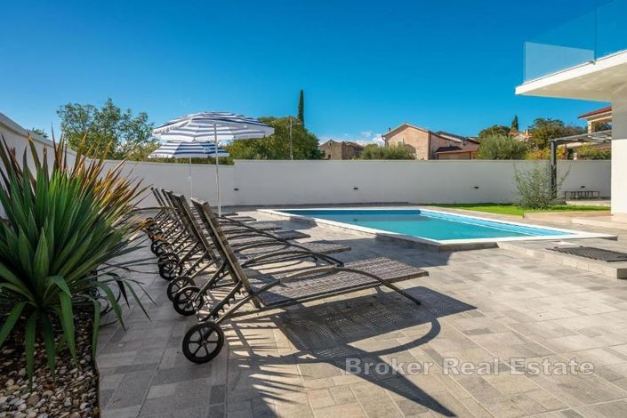 Image No.2-4 Bed Villa for sale