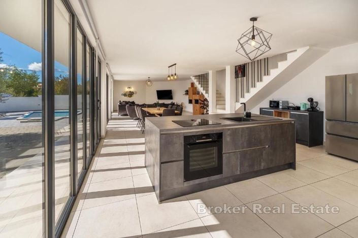 Image No.6-4 Bed Villa for sale