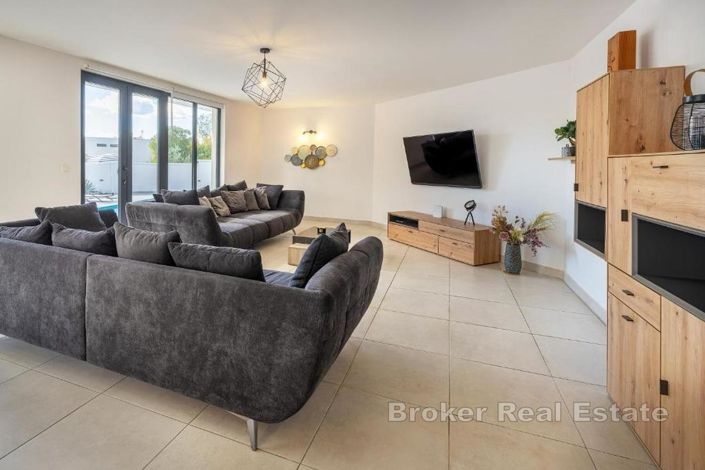 Image No.7-4 Bed Villa for sale